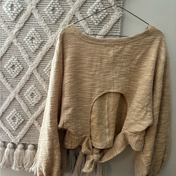 Large cream Anthropologie tie back crop top long sleeve - Picture 2 of 2